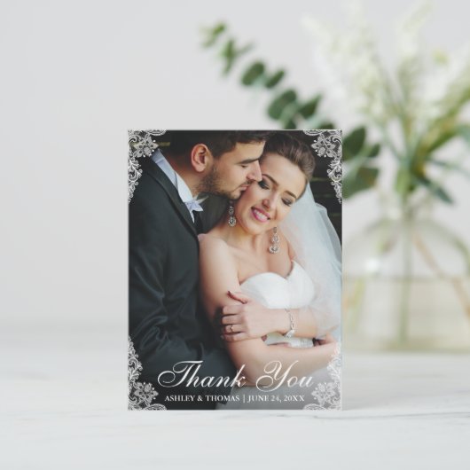 結婚式の感謝を伝えるレースの縁取りのカップル写真 ポストカード (スタンド正面)