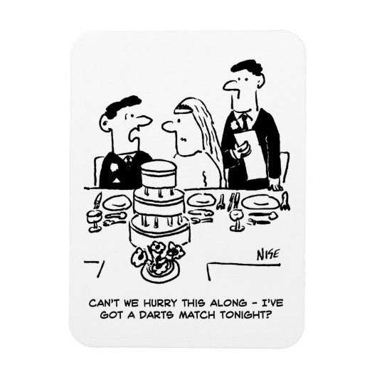 結婚式の披露宴で新郎がダーツの試合をする マグネット (縦)