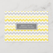 結婚式の方向は黄色い灰色のシェブロンを梳きます エンクロージャーカード (裏面)