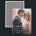 結婚式の日の写真ありがとう マグネット<br><div class="desc">お客祝様が永遠に大切にする心のこもった記念の日！この結婚式の日の写真ありがとうお気に入りマグネットはお気に入りの、結婚式の日の写真をメッセージと共に美しく表示する："私たちはあなたのように特別な友人や家族を持つことは非常に光栄である。 名前パーソナライズされたと日付と結婚共に、この磁石は感謝の意味のあるtouchを加える。メッセージは完全にあるこカスタマイズと、あなた表現は自分の方法であなたの感謝を可能ユニークにする。</div>