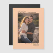 結婚式の日付を保存する縦型フォトコーラルピーチ マグネット招待状 (正面/裏面)