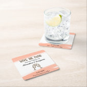 結婚式の日付を保存招待状ピンクのパーソナライズ スクエアペーパーコースター (インサイチュ)