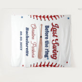 結婚式前の最後のスイング 野球 花嫁の友達 タペストリー (正面(横))