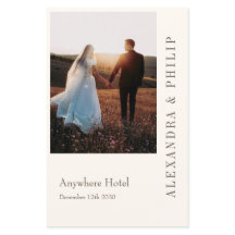 結婚式招待状とエレガントタイポグラフィ