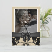 結婚式招待状ベージュとブラック伝統的写真 招待状 (スタンド正面)