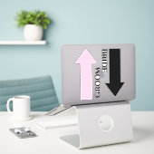 結婚式用シールの花嫁と花婿(矢印あり) シール (デスク上のノートパソコン)