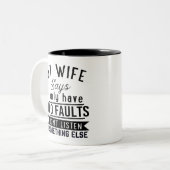 結婚引用文妻は私に二つの欠点があると言う ツートーンマグカップ (正面左)