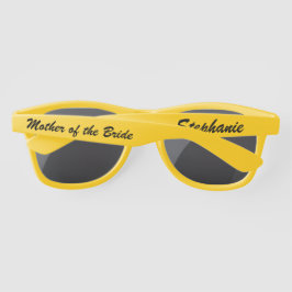 結婚披露宴あなたの色を選択する花嫁の母 サングラス