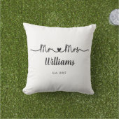 結婚記念日のギフト枕 Mr & Mrs アウトドアクッション (芝生)