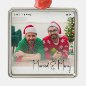 結婚記念日のクリスマスにおすすめのLGBTQブラックスクリプト写真 メタルオーナメント (正面)