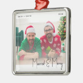 結婚記念日のクリスマスにおすすめのLGBTQブラックスクリプト写真 メタルオーナメント (左)