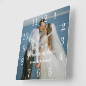 結婚記念日の写真入りテキストをカスタマイズ スクエア壁時計 (傾斜)