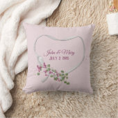 結婚記念日の日付が入った花のリボンハートのクッション クッション (ブランケット)