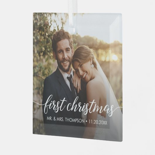 結婚記念日の最初のクリスマス カスタムフォト ミスター ミセス ガラスオーナメント (正面左)