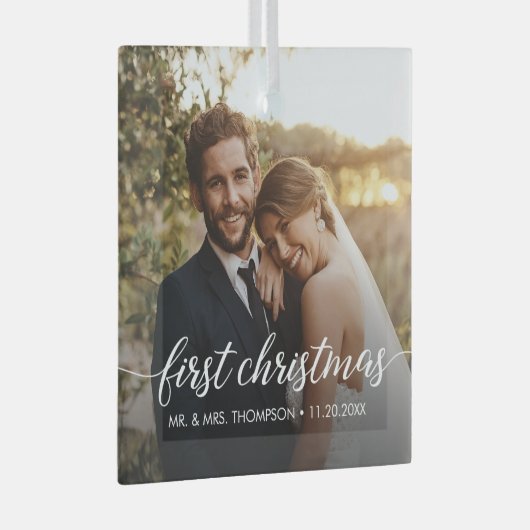 結婚記念日の最初のクリスマス カスタムフォト ミスター ミセス ガラスオーナメント (正面右)
