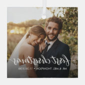 結婚記念日の最初のクリスマス カスタムフォト ミスター ミセス ガラスオーナメント (裏面)