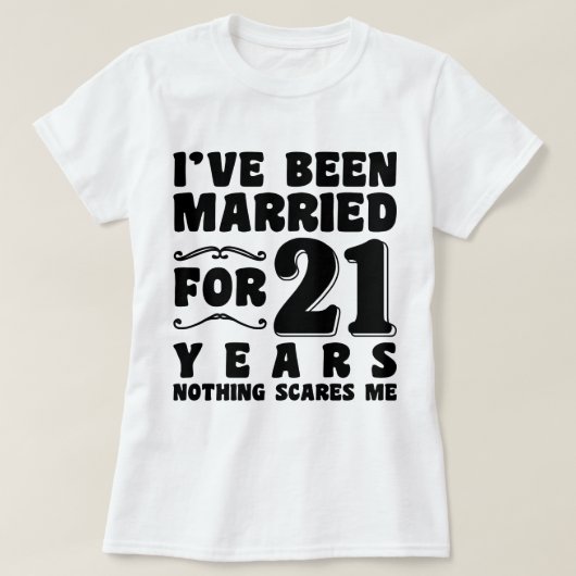 結婚21年目にしてまだまだ余裕 結婚記念日のユーモア Tシャツ (デザイン正面)