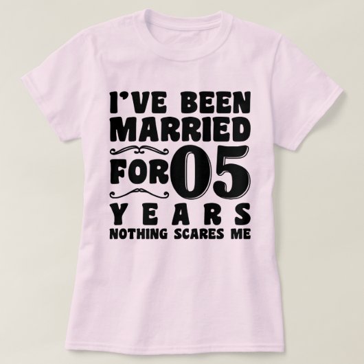 結婚5年目の面白い結婚式パーティーグッズ Tシャツ (デザイン正面)