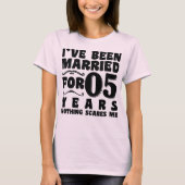 結婚5年目の面白い結婚式パーティーグッズ Tシャツ (正面)