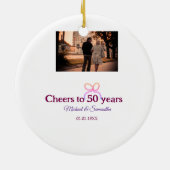 結婚50周年記念にピンクのリボンで乾杯 セラミックオーナメント (裏面)