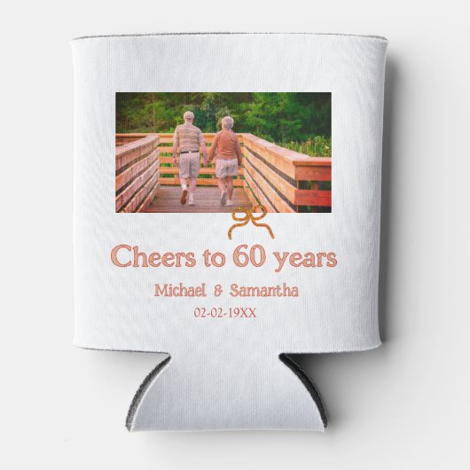 結婚60周年記念の赤いリボンまたはボウの乾杯 缶クーラー (正面)