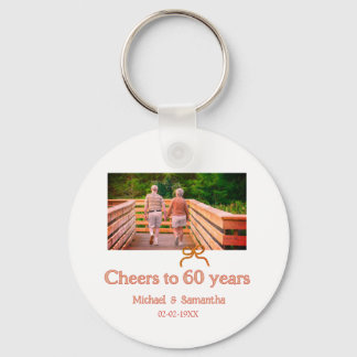 結婚60周年記念の赤いリボンまたはボウ キーホルダー