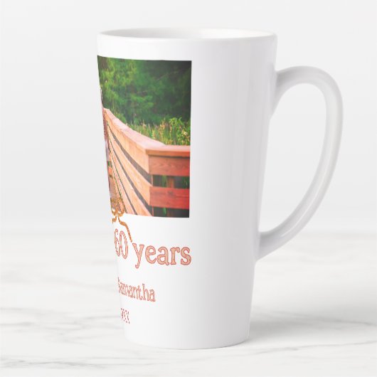 結婚60周年記念の赤またはリボンの乾杯 カフェラテマグ (右)