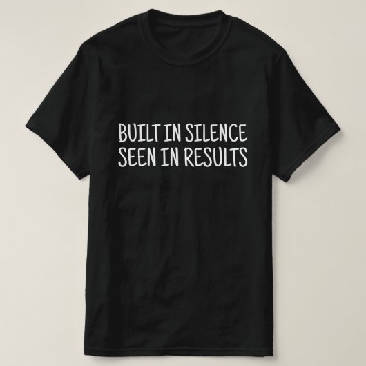 結果に現れる沈黙 Tシャツ (デザイン正面)