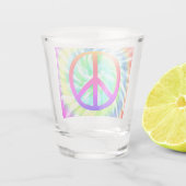 絞り染めのピースサインのデザインの小グラス ショットグラス (裏面)