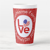 統一された州赤LOVEフラグ大パーソナライズされたきい カフェラテマグ (正面)