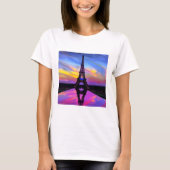 絵のようなエッフェル塔と輝く夕焼け Tシャツ (正面)