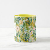 絵のようなグリーンの花の水彩模様のイニシャル マグカップ (中央)