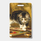 絵の具と筆で遊ぶ子猫 バッジ (裏面)