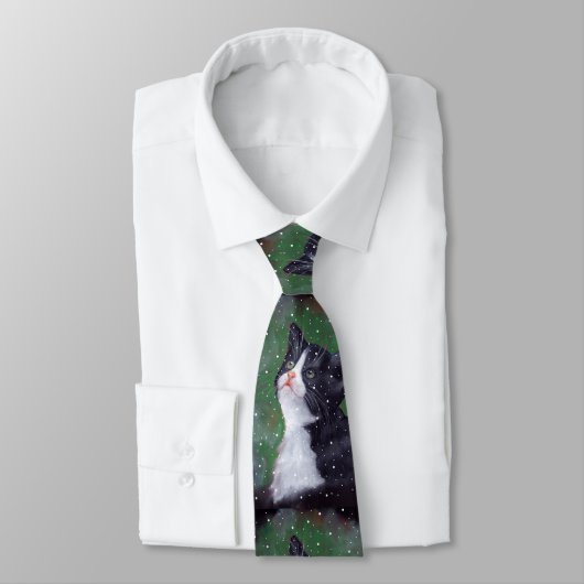 絵を描く雪片を調べているタキシード猫 ネクタイ (タイ)
