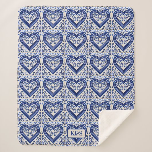 絵を描オランダタイル青ハートオン白 – イニシャル シェルパブランケット (正面)
