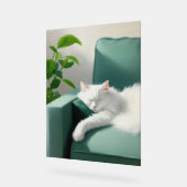 絵を描グリーンのソファで寝る猫 アクリルサイン (傾斜)