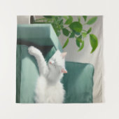 絵を描グリーンのソファで寝る猫 タペストリー (正面(横))