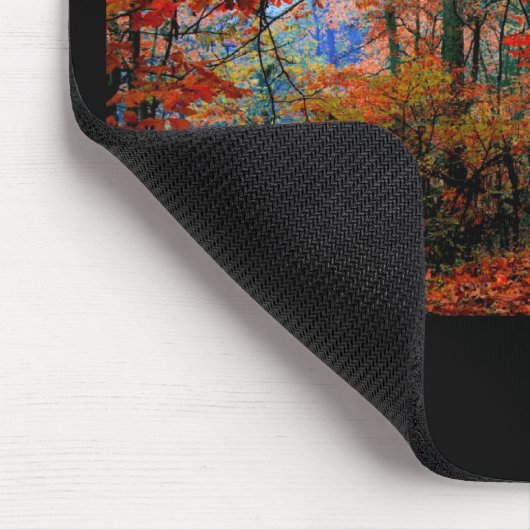 絵を描林秋の炎の水の色の贈り物 マウスパッド (コーナー)