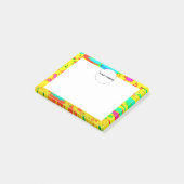 絵を描黄色い背景に飛び散る ポストイット (アングル)