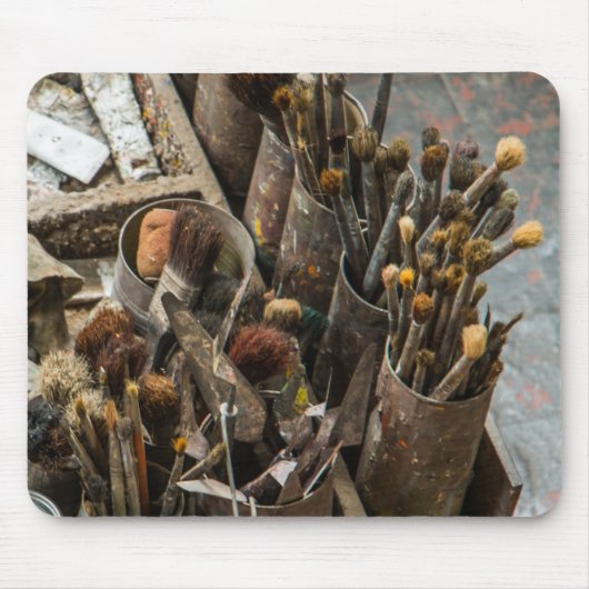 絵師絵を描筆と古木箱 マウスパッド (正面)