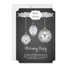 絶妙で黒いクリスマスの球の休日のパーティ