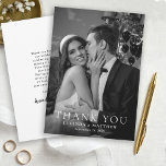 絶妙なエレガンス結婚の写真ありがとう サンキューカード<br><div class="desc">私たちの絶妙エレガントな白黒の写真の結婚サンキューカードを紹介。この洗練された時代を超越したデザインは、あなたの特別な日の本質を完璧に捉え表現ながら、あなたの友人や愛する人々に感謝する。洗練された白黒のサンプルのプレースホルダーフォトを使用して詳細に注意を払って制作された、あなたのサンキューカードは確実に永続的な印象を与える。このデザインの最前線にはクラシックブラック&ホワイトのカラーパレットがあり、エレガンスを醸し出す印象的なコントラストを作り出している。これらのタイムレスシェードの組み合わせは、カードのあらゆる側面に洗練のtouchを追加する。結婚式お気に入りのの日の白黒の写真を使用して、この永遠の外観を達成する。写真を補完し、あなたの心の感謝を伝えるエレガントタイポグラフィを備えたカード。慎重に選択されたフォントは洗練された感覚をもたらす一方、文字の慎重な配置は明確さと可読性を保証する。「ありがとう」という言葉が優雅に飾られ、感謝の気持ちたっぷりの表情を見せる。あなたはお表現客様の日を特別に作った家族や友人、ベンダーに対して、私たちエレガントのモノクロ写真のサンキューカードは結婚、完璧な選択である。あなたの心からの感謝を伝えるだけでなく、あなたの結婚式の日の美しい記念として機能する。</div>