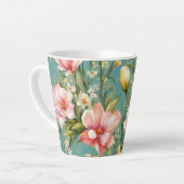 絶妙なピンクと黄色のマグノリアと白い花 カフェラテマグ (左アングル)