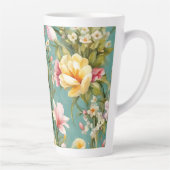 絶妙なピンクと黄色のマグノリアと白い花 カフェラテマグ (右)