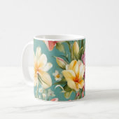 絶妙なピンクと黄色のマグノリアと白い花 コーヒーマグカップ (正面左)