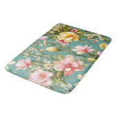 絶妙なピンクと黄色のマグノリアと白い花 バスマット (アングル)
