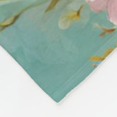 絶妙なピンクと黄色のマグノリアと白い花 フリースブランケット (角)