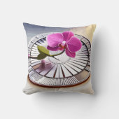 絶妙なピンクオーキッドレストオンシルバープレート クッション (正面)