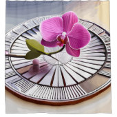 絶妙なピンクオーキッドレストオンシルバープレート シャワーカーテン (正面)