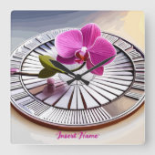 絶妙なピンクオーキッドレストオンシルバープレート スクエア壁時計 (正面)